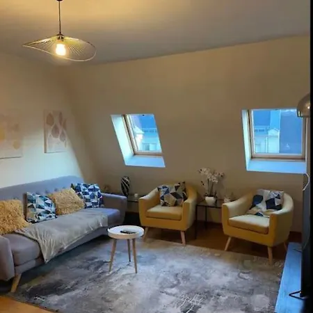Quiet And Spacious Near Champs Elysees * Paris