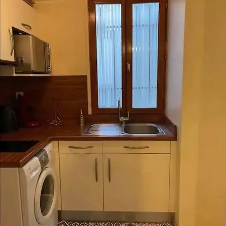 Quiet And Spacious Near Champs Elysees * Paris