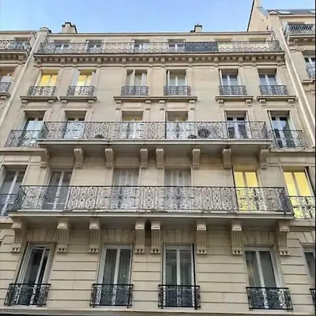 Quiet And Spacious Near Champs Elysees