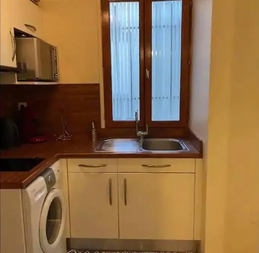 Quiet And Spacious Near Champs Elysees * Paris